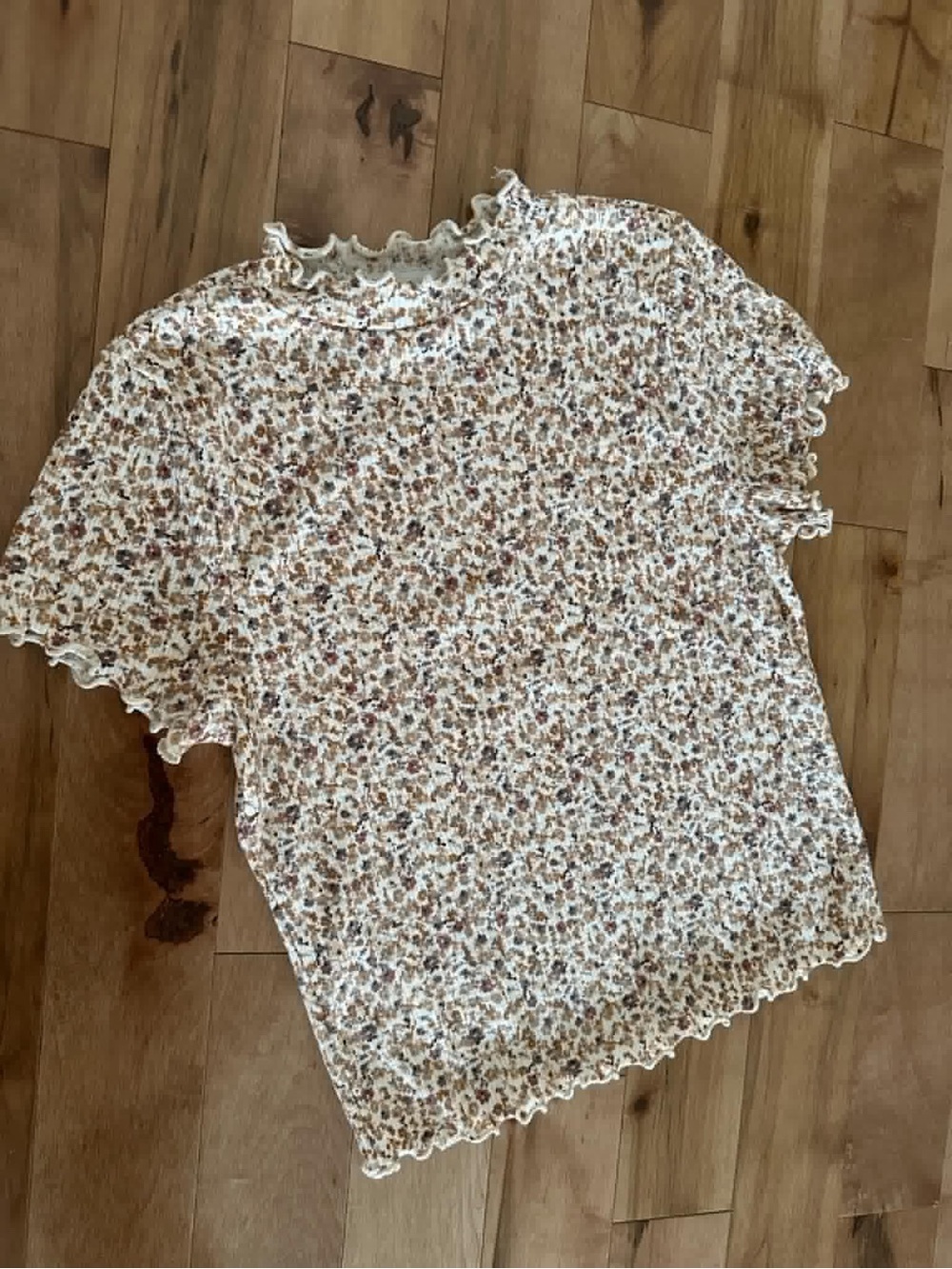 gaze Cream Floral Ruffle Short Sleeve Top